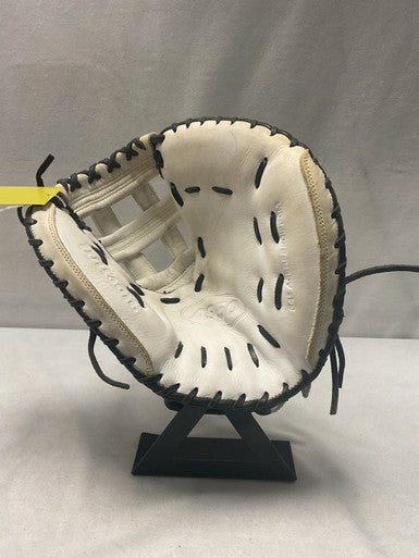 Used Wilson A950 BB/SB Catchers RH Throw White 34" 11490-S000263943