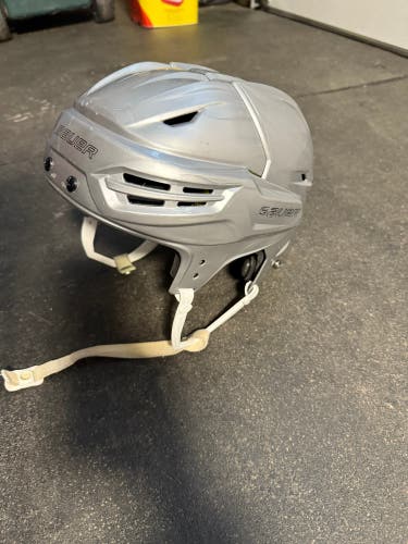 Medium Bauer Re-Akt 95 Helmet w/ cage
