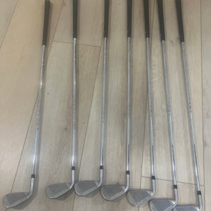 Men's 2024 Callaway Rogue ST Max Right Hand Iron Set Regular Flex 7 Pieces Steel Shaft (Used)