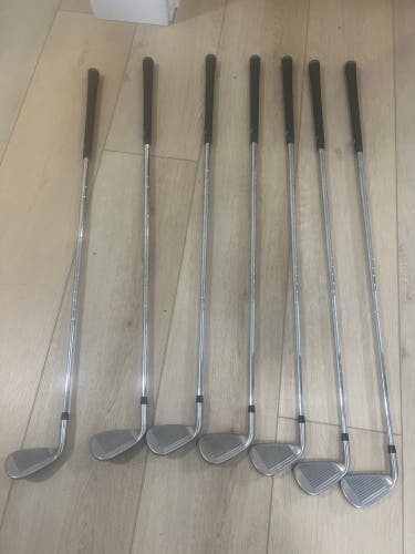 Men's 2024 Callaway Rogue ST Max Right Hand Iron Set Regular Flex 7 Pieces Steel Shaft (Used)