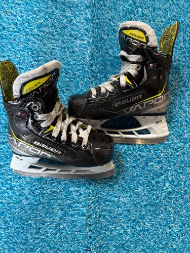 Youth Bauer Vapor 3X Hockey Skates Regular Width 11 (Used)