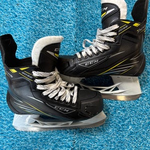 Intermediate CCM Tacks 2092 Hockey Skates Regular Width Size 4 (Used)