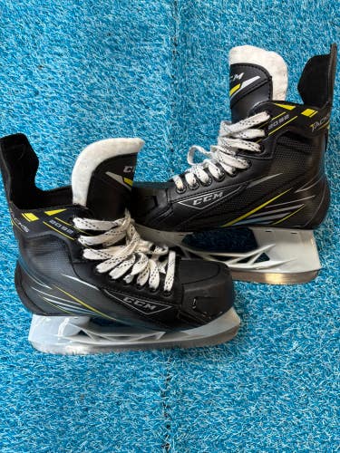 Intermediate CCM Tacks 2092 Hockey Skates Regular Width Size 4 (Used)