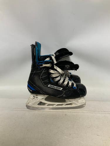 Used Bauer NEXUS 7000 Intermediate Hockey Skate Intermediate 4.5 11823-S000034177