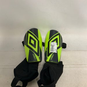 Used Under Armour CERAMICA Soccer Shin Guards Junior Green MD 11823-S000034172