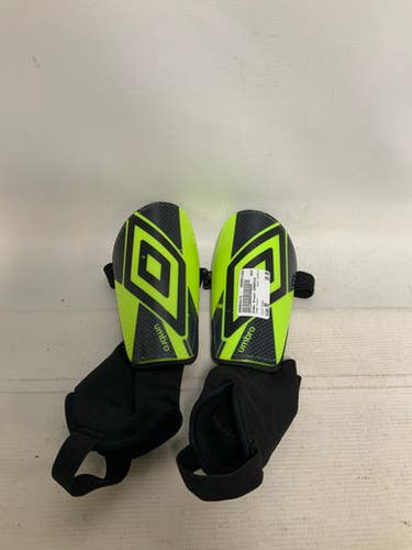 Used Under Armour CERAMICA Soccer Shin Guards Junior Green MD 11823-S000034172