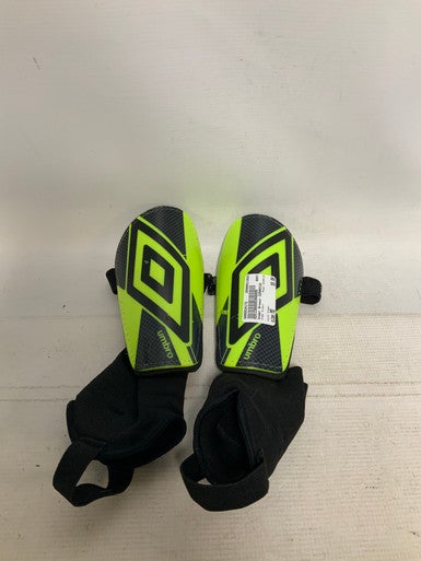 Used Under Armour CERAMICA Soccer Shin Guards Junior Green MD 11823-S000034172