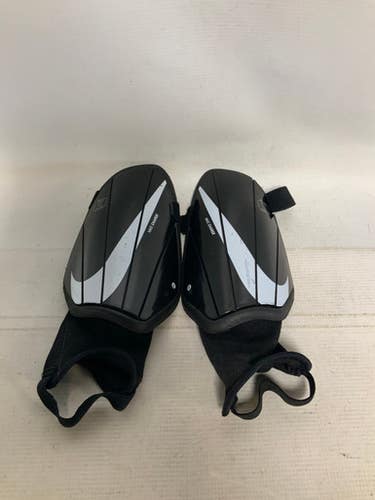 Used Nike CHARGE Soccer Shin Guards Adult Black MD 11823-S000034171