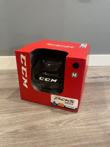 Medium CCM Tacks 910 Helmet (New)