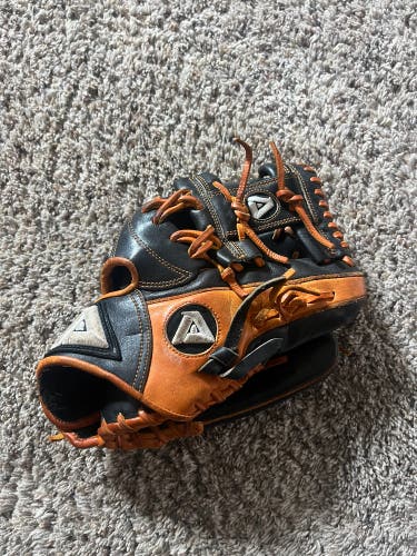 Akadema RH Infield Baseball Glove 11.5" (Used)
