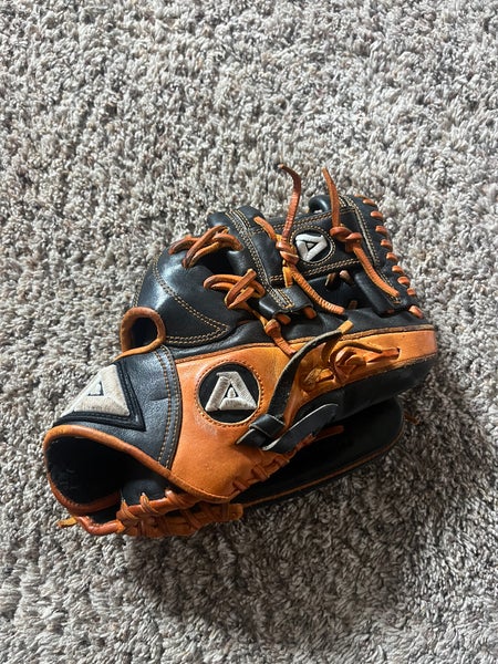 Akadema RH Infield Baseball Glove 11.5" (Used)