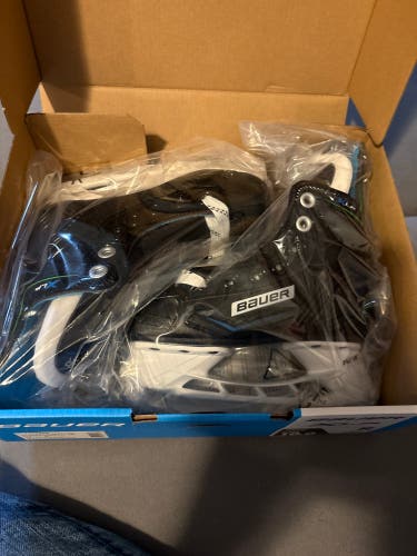 Bauer XLP Youth Hockey Skates 10 (New)