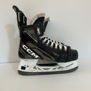 Used Size 3.5 Regular Junior CCM Super Tacks AS-V Pro Hockey Skates Pro Stock