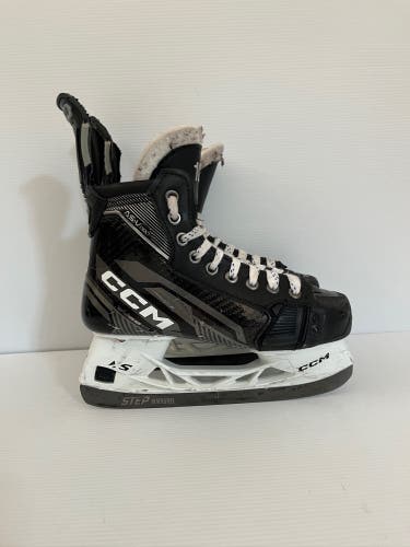 Used Size 3.5 Regular Junior CCM Super Tacks AS-V Pro Hockey Skates Pro Stock