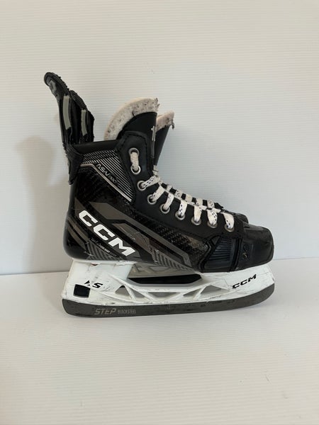 Used Size 3.5 Regular Junior CCM Super Tacks AS-V Pro Hockey Skates Pro Stock