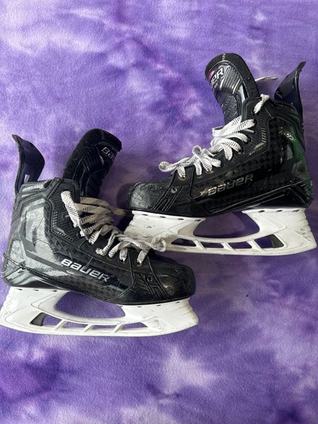 Senior Bauer Supreme Mach Hockey Skates Regular Width 9 (Used)