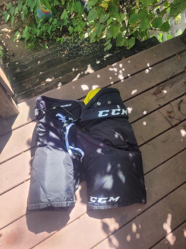 Men's Senior Large CCM Tacks 9060 Hockey Pants (Used)
