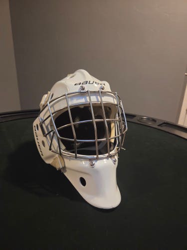 Senior 2023 Medium Bauer 940 Goalie Mask (Used)