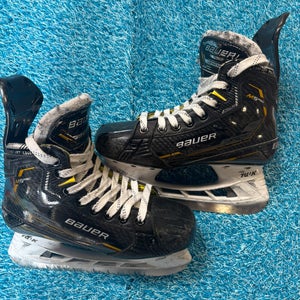 Junior Bauer Supreme M5 Pro Hockey Skates Regular Width Size 3.5 (Used)