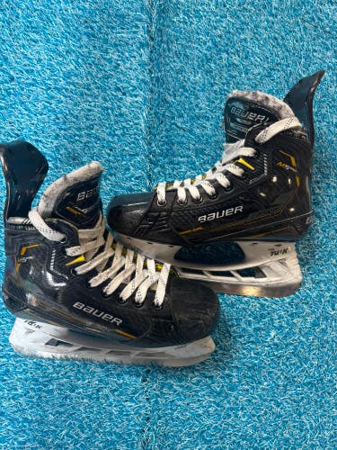 Junior Bauer Supreme M5 Pro Hockey Skates Regular Width Size 3.5 (Used)