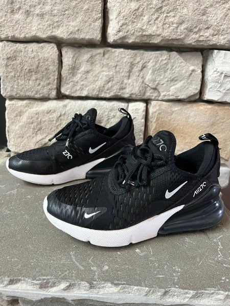 Black Unisex 4Y (Big Kids / Youth) Youth Nike Air max 270 Shoes (Used)
