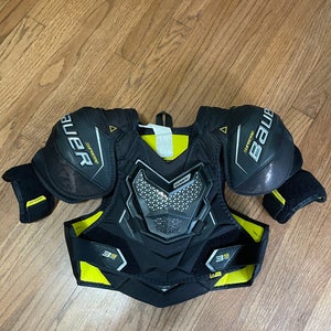 Medium Junior Bauer Supreme 3S Pro Shoulder Pads (Used)