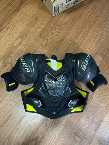 Medium Junior Bauer Supreme 3S Pro Shoulder Pads (Used)