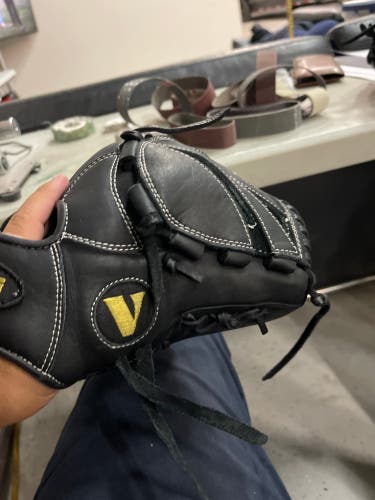 Vinci RH Pitcher's Baseball Glove 11.5" (Used)
