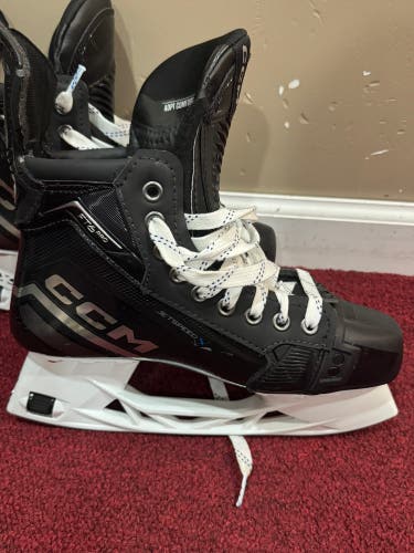 CCM JetSpeed FT6 Pro Hockey Skates Regular Width Pro Stock 5.5 (New) Item#MN556