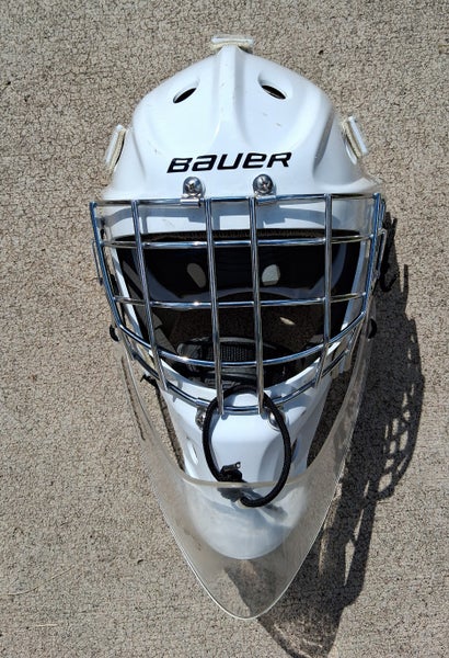 Senior Medium/Large Bauer 930 Goalie Mask (Used)