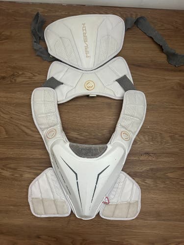 Adult Maverik MAX EKG Shoulder Pads (Used)