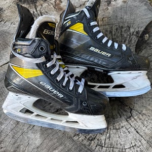 EXCELLENT CONDITION-Bauer Supreme 3S Pro Hockey Skates  (Sz 4, Fit 2 -)
