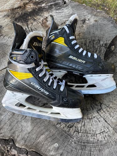 EXCELLENT CONDITION-Bauer Supreme 3S Pro Hockey Skates  (Sz 4, Fit 2 -)