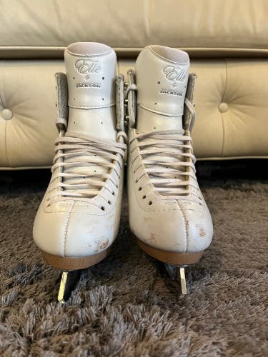 Jackson Ultima Elle Figure Skates C Junior 2 (Used)
