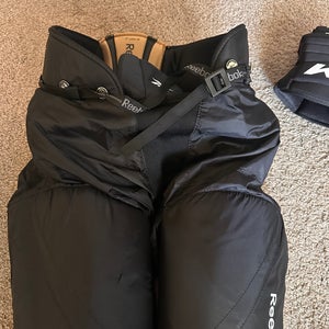 Men's Senior Medium Reebok Hockey Pants (Used)