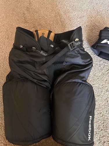 Men's Senior Medium Reebok Hockey Pants (Used)