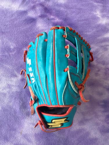 Blue SSK Z7 RH Outfield Baseball Glove 12" (Used)