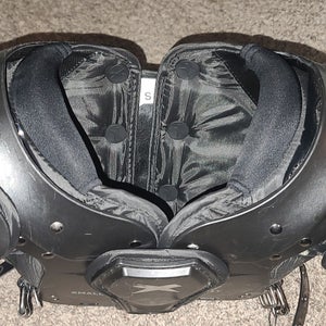 Small Youth Xenith Fly Shoulder Pads (Used)