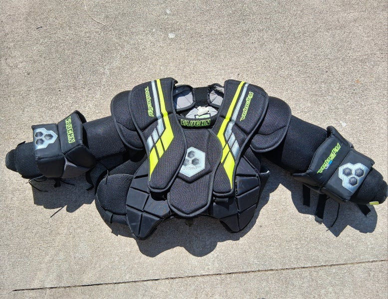 SR Medium Vaughn Velocity VE8 Pro Goalie Chest Protector (Used)