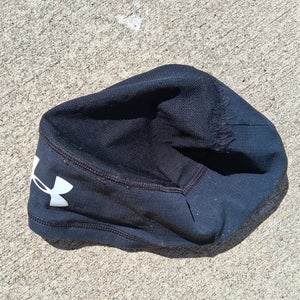 Black Medium/Large Under Armour Skull Wrap  Hat (Used)