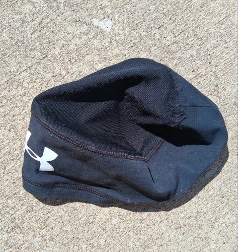 Black Medium/Large Under Armour Skull Wrap  Hat (Used)