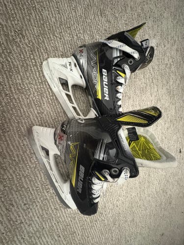 Junior Bauer Vapor X4 Hockey Skates Regular Width Size 2 (Used)