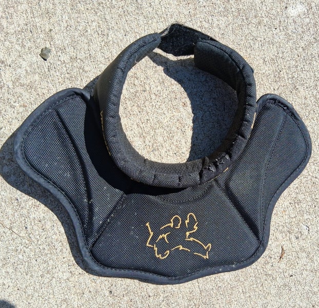 Vaughn VPC-7000 Large hockey goalie neck guard(Used)
