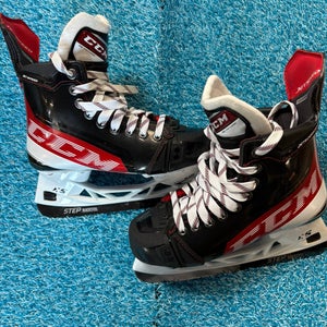 Intermediate CCM JetSpeed FT4 Pro Hockey Skates Regular Width Size 5 (Used)