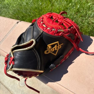Soto Catchers Mitt Right Hand Throw 33”