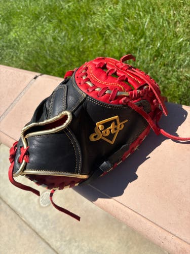 Soto Catchers Mitt Right Hand Throw 33”