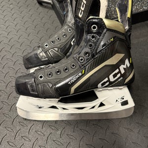 CCM AS-V Hockey Skates Regular Width 7.5 (Used)