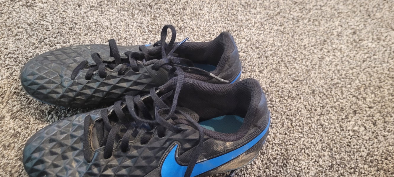 Black 4.5Y (Big Kids / Youth) Nike Molded Cleats Cleats (Used)