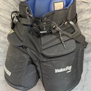 Intermediate Medium Vaughn Velocity 1100i Hockey Goalie Pants (Used)