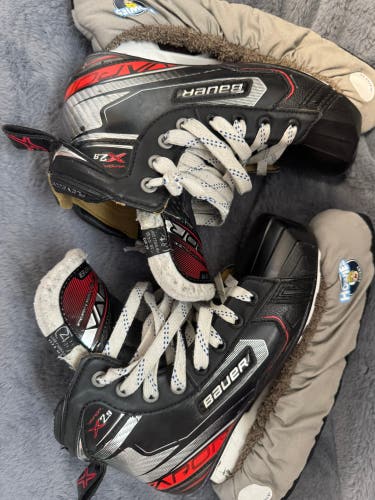 Bauer Vapor X2.9 Hockey Goalie Skates Regular Width Size 4.5 (Used)